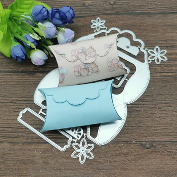 Металлическая подарочная коробка в форме 3D подушки с маленькой этикеткой, вырезанной цветочной этикеткой, подходящей для небольших закусок или новых коробок свадебных подарков
