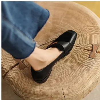 Новые женские кожаные туфли без застежки на плоской подошве, лоферы с квадратным носком, металлические Оксфорды для женщин, осенняя винтажная обувь черного цвета